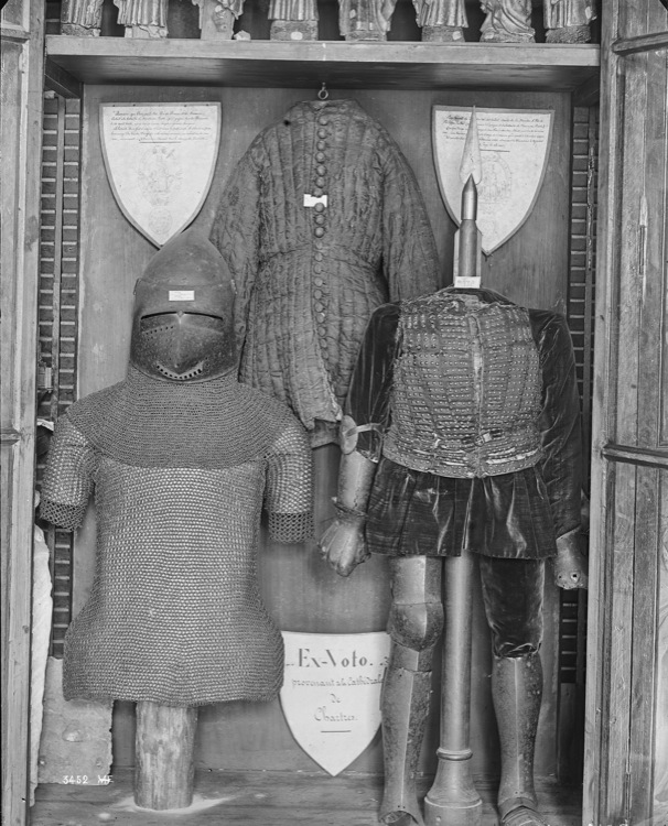 Cotte de mailles, brigandine, jacque et éléments d'armure ex-voto du dauphin Jean, fils de Charles VI