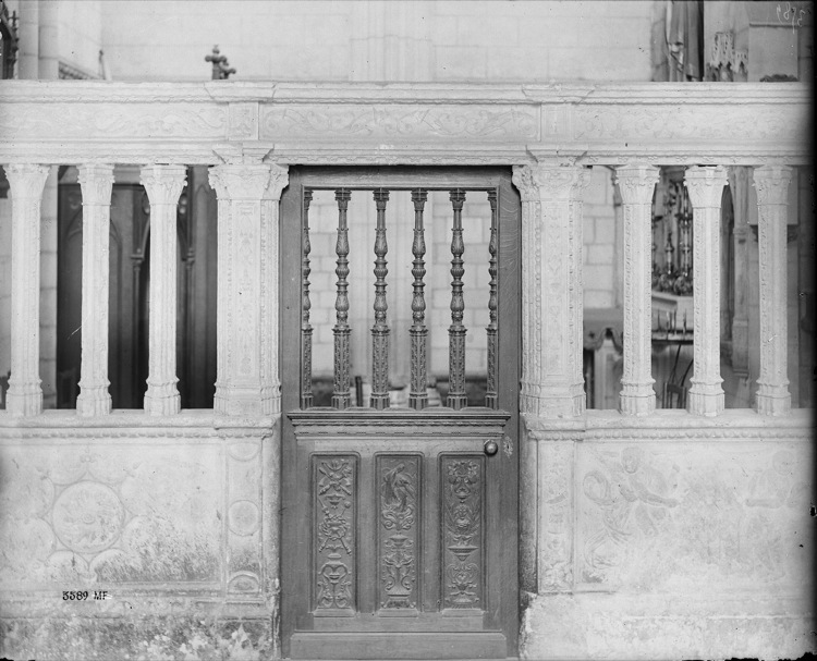 Intérieur, clôture des chapelles latérales et du choeur : clôture et porte de la chapelle Sainte-Madeleine