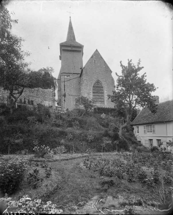 Clocher-tour et mur pignon