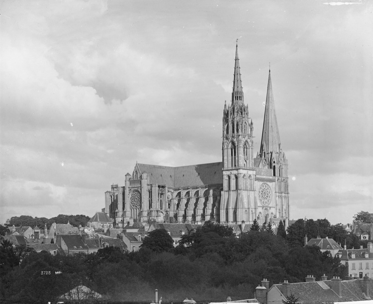 Ensemble nord-ouest vu par-dessus les toits de la ville