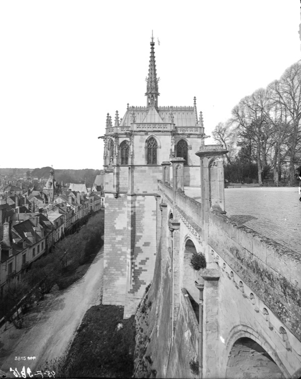 Chapelle Saint-Hubert : façade nord sur les remparts, dominant la ville