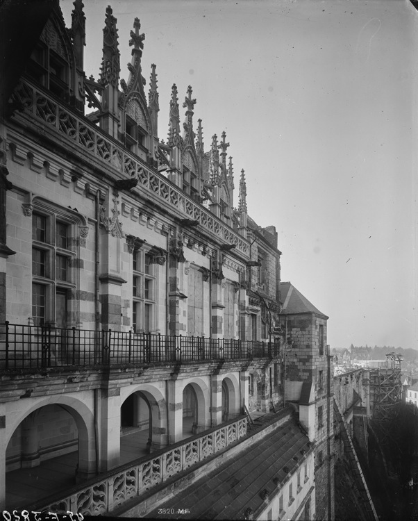 Façade nord sur la Loire, vue diagonale