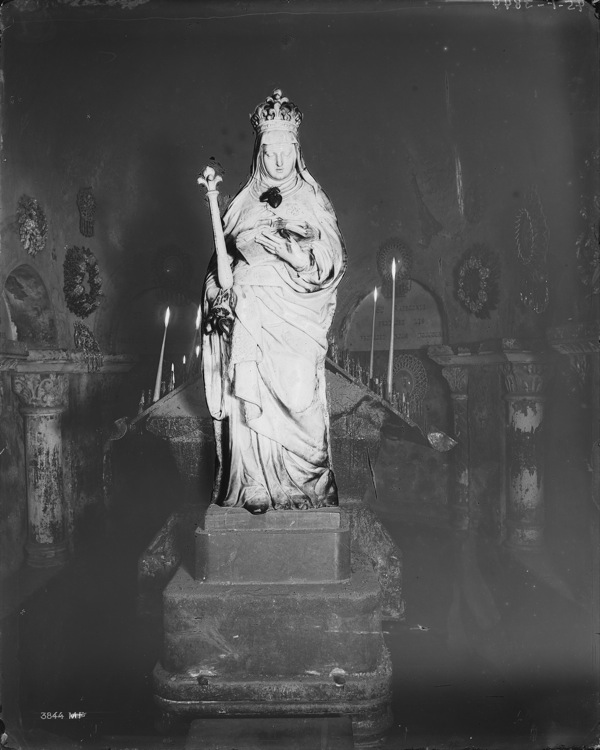 Intérieur, crypte : statue de sainte Radegonde