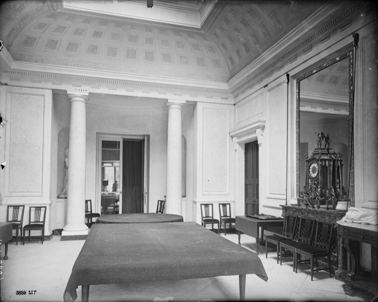 Château, intérieur : salle à manger