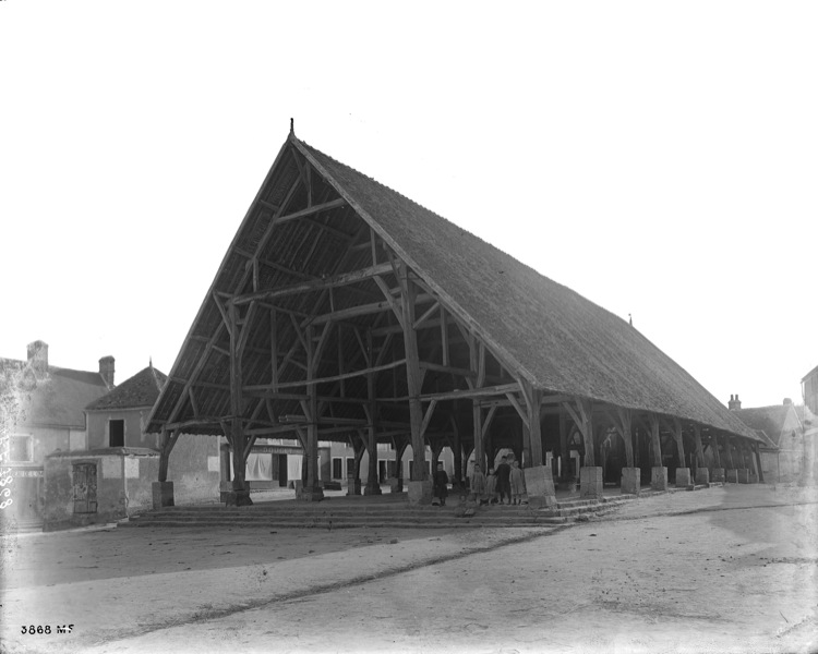 Vue d'ensemble : piliers, charpente et toiture