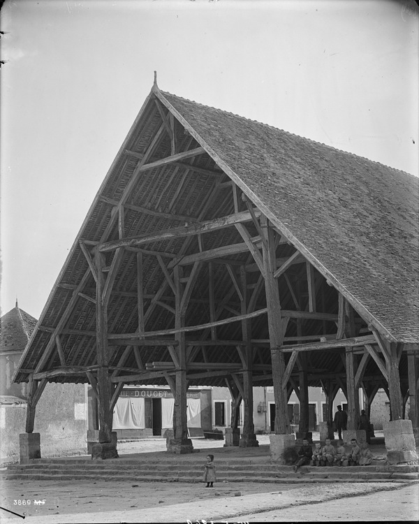 Façade : piliers, charpente et toiture