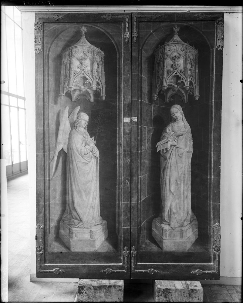 Retable du Buisson ardent (triptyque), volets fermés : l'Annonciation en grisaille