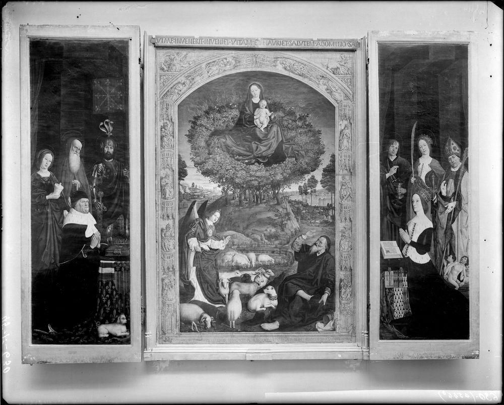 Retable du Buisson ardent (triptyque), volets ouverts : Vierge au buisson ardent entourée des deux donateurs peints sur les panneaux des volets intérieurs