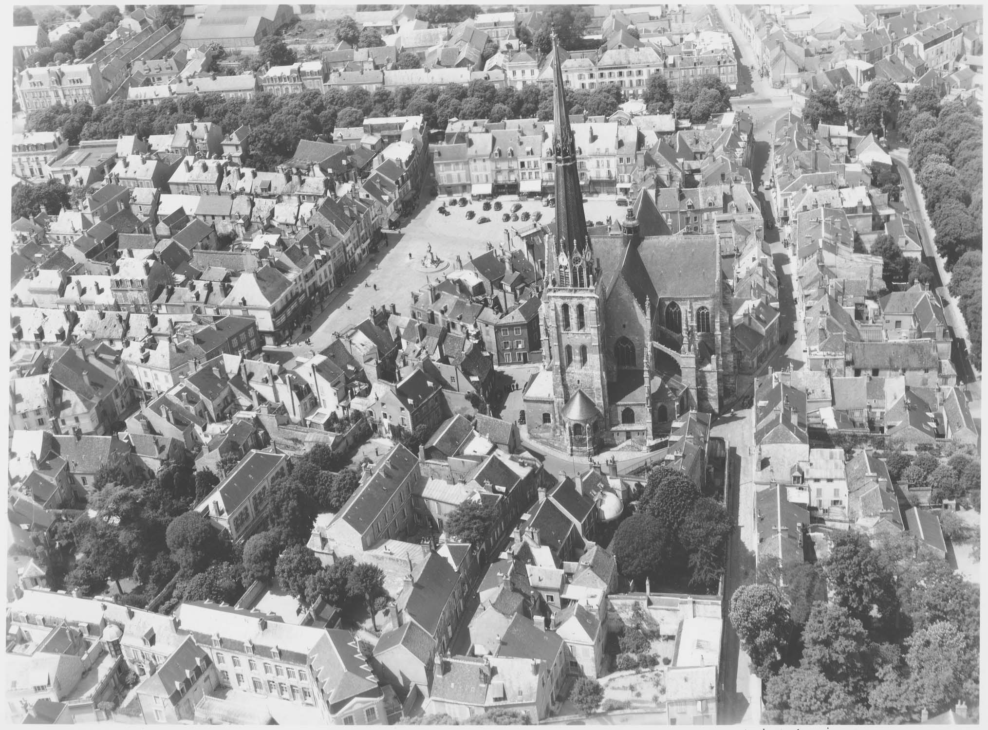 Église et place du Martroi