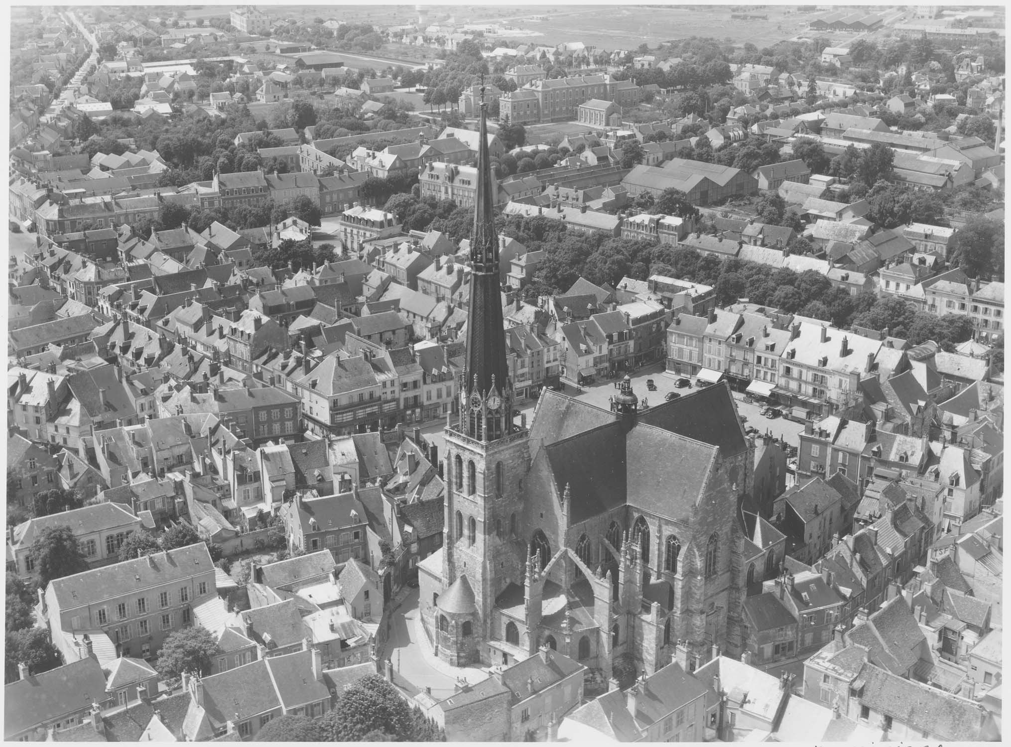 Église et place du Martroi