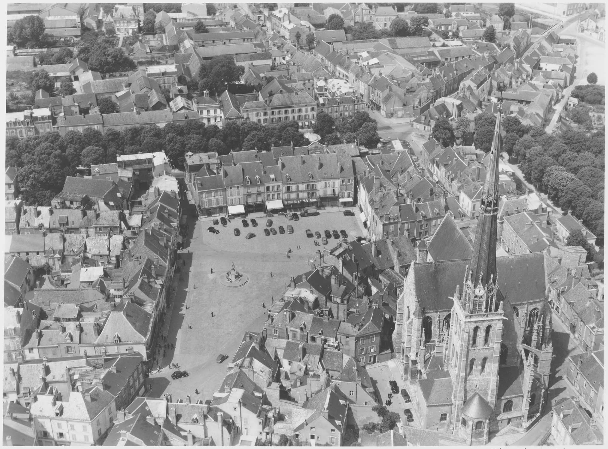 Église et place du Martroi