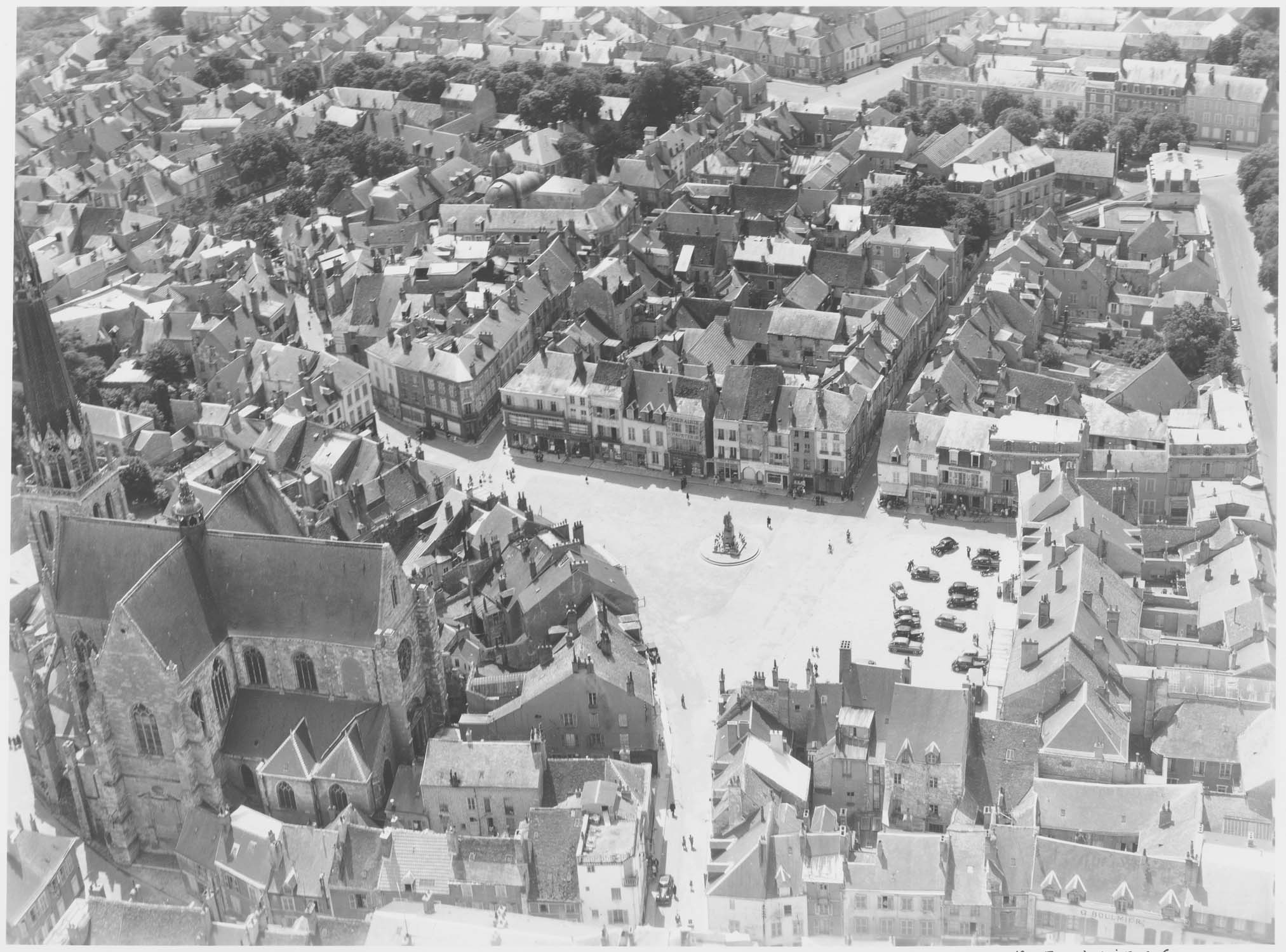 Église et place du Martroi