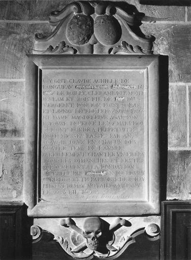 plaque funéraire avec épitaphe de Claude Achille de Longueau, seigneur de Boilly Clerambault Motteboulain, pierre, 1698