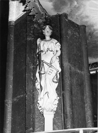 statue : figure allégorique représentant La Justice, bois polychromé, 17e siècle