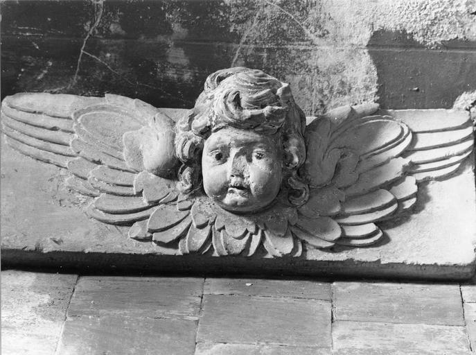 sculpture représentant une tête d'ange, pierre polychromée, Louis XIII