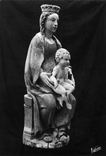 statue : Vierge à l'Enfant, bois polychrome, 16e siècle, vue par la gauche