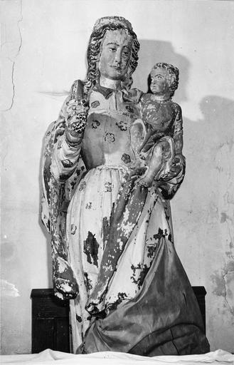 statue : Vierge à l'Enfant à la grappe de raisin, bois polychrome, 16e siècle