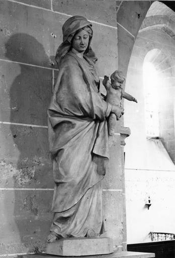 statue : Vierge à l'Enfant, terre cuite, 18e siècle, vue par la gauche - © Ministère de la Culture (France), Médiathèque du patrimoine et de la photographie (objets moibliers), tous droits réservés