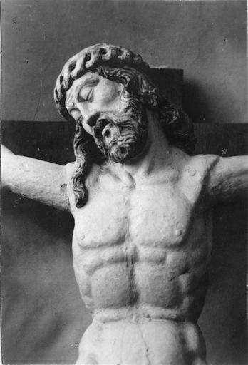 Statue : Christ en croix