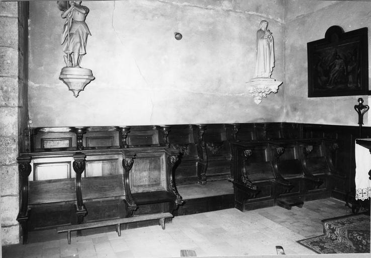 ensemble de treize stalles en bois sculpté, début du 17e siècle, vue d'ensemble - © Ministère de la Culture (France), Médiathèque du patrimoine et de la photographie (objets moibliers), tous droits réservés
