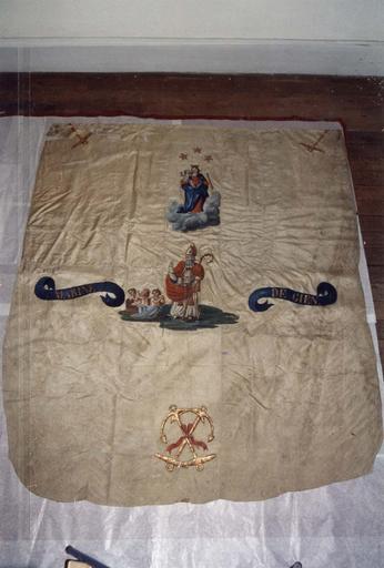 bannière de procession de la confrérie des mariniers de Gien, taffetas et sergé de soie peints, 18e siècle, vue générale
