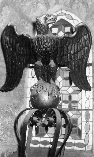 aigle-lutrin, bois, 18e siècle, vue frontale de la partie haute du lutrin