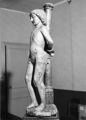 statue : saint Sébastien, bois, 16e siècle, vue de profile - © Ministère de la Culture (France), Médiathèque du patrimoine et de la photographie (objets moibliers), tous droits réservés