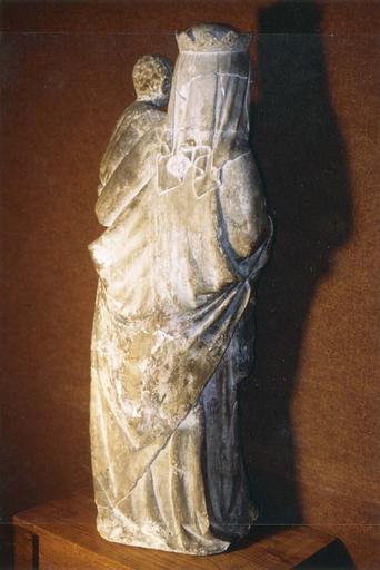 statue : Vierge couronnée à l'Enfant, pierre, 14e siècle, vue du revers - © Ministère de la Culture (France), Médiathèque du patrimoine et de la photographie, diffusion RMN-GP