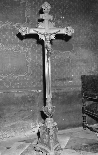 crucifix, métal fondu et ciselé, 19e siècle - © Ministère de la Culture (France), Médiathèque du patrimoine et de la photographie (objets moibliers), tous droits réservés