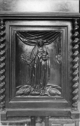 panneau prie-Dieu : sainte Marie l'Egyptienne, bois sculpté, 18e siècle - © Ministère de la Culture (France), Médiathèque du patrimoine et de la photographie (objets moibliers), tous droits réservés