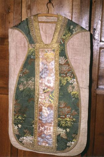 Chasuble, 2 dalmatiques, étole, manipule, voile du calice, bourse (ornement vert)