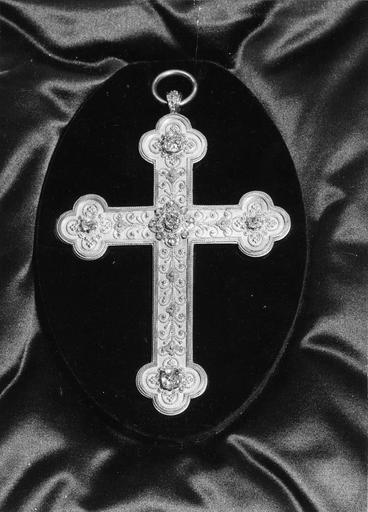 croix pectorale ayant appartenu à Monseigneur Bougaud, or et brillants, 19e siècle