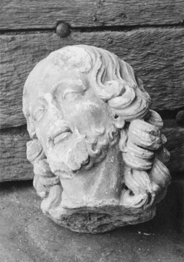 statue : tête d'apôtre ou de saint, pierre, 17e siècle - © Ministère de la Culture (France), Médiathèque du patrimoine et de la photographie (objets moibliers), tous droits réservés