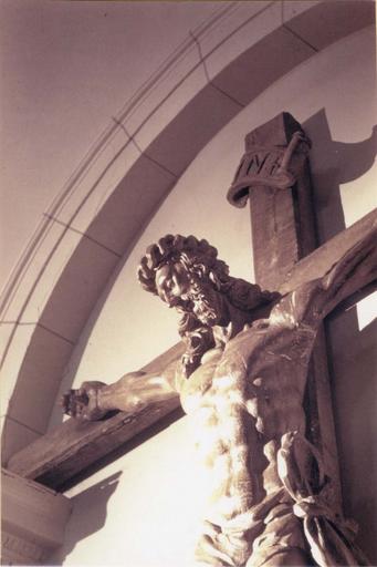 statue : Christ en croix, bois sculpté, 17e siècle, détail du visage du Christ - © Ministère de la Culture (France), Médiathèque du patrimoine et de la photographie (objets moibliers), tous droits réservés