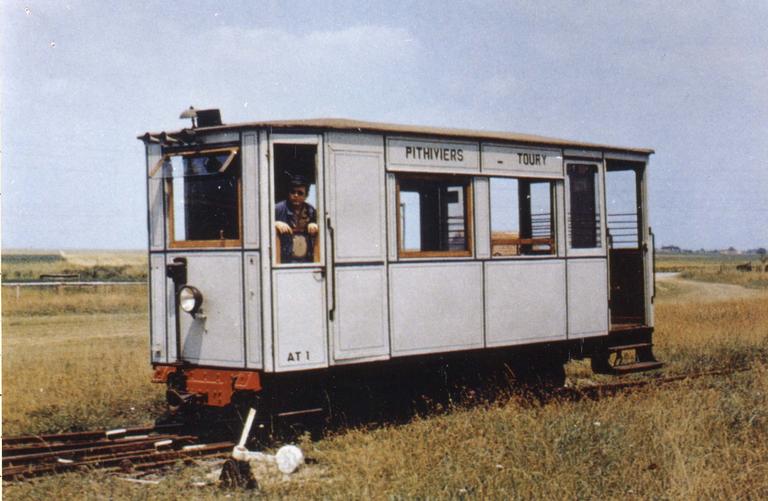 Automotrice pétroléo-électrique, type Sainte Crochat de 1922 N°AT1, réseau d'origine : Tramway Pithiviers-Toury