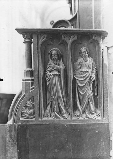 stalles du choeur en bois sculpté, 15e siècle, détail du décor représentant deux saints personnages