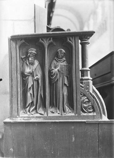 stalles du choeur en bois sculpté, 15e siècle, détail du décor représentant deux saints personnages