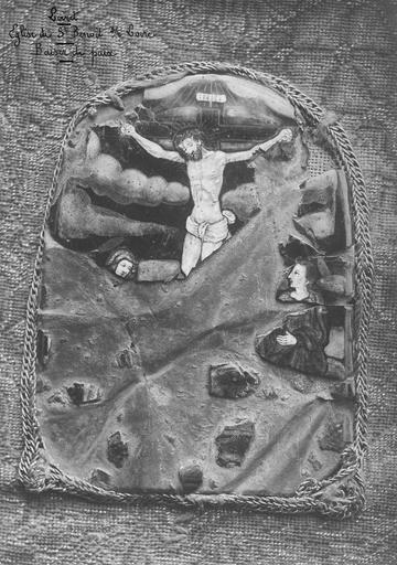 baiser de paix, palque émaillée sur broderie, 16e siècle, détail de la plaque émaillée représentant une Crucifixion avec la Vierge et saint Jean