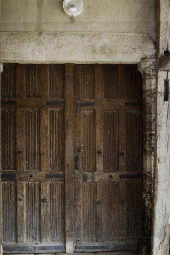 Vantaux d'une porte d'église