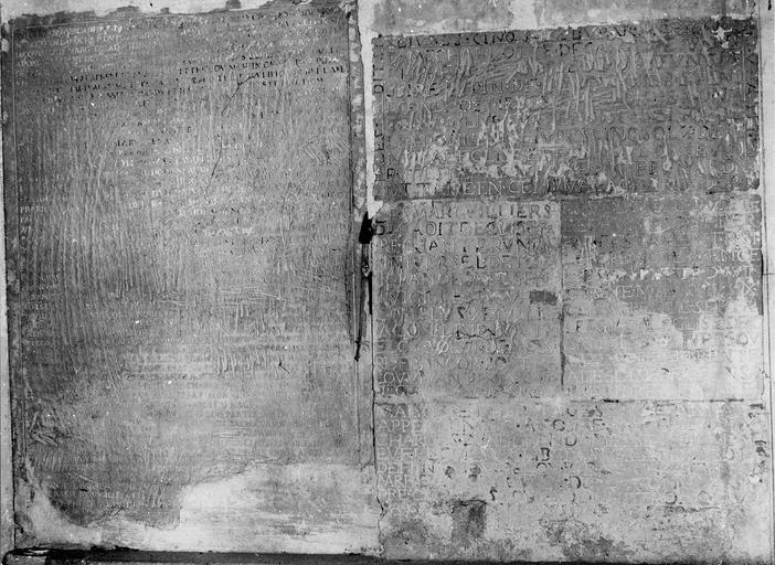 plaque commémorative, avec inscription sur la fondation de messes, pierre, 17e siècle - © Ministère de la Culture (France), Médiathèque du patrimoine et de la photographie, diffusion RMN-GP