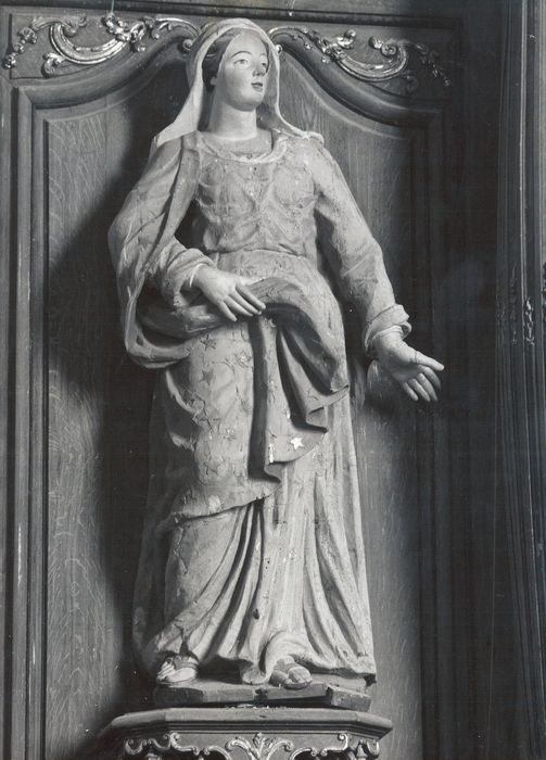 statue : Vierge ou Sainte