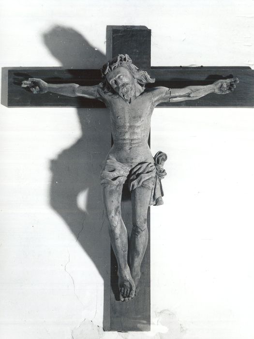 statue : Christ en croix