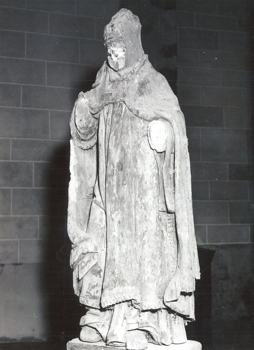 Statue : Saint évêque (saint Genou)