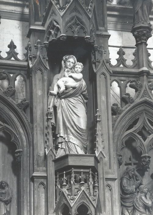 statue : Vierge à l'Enfant