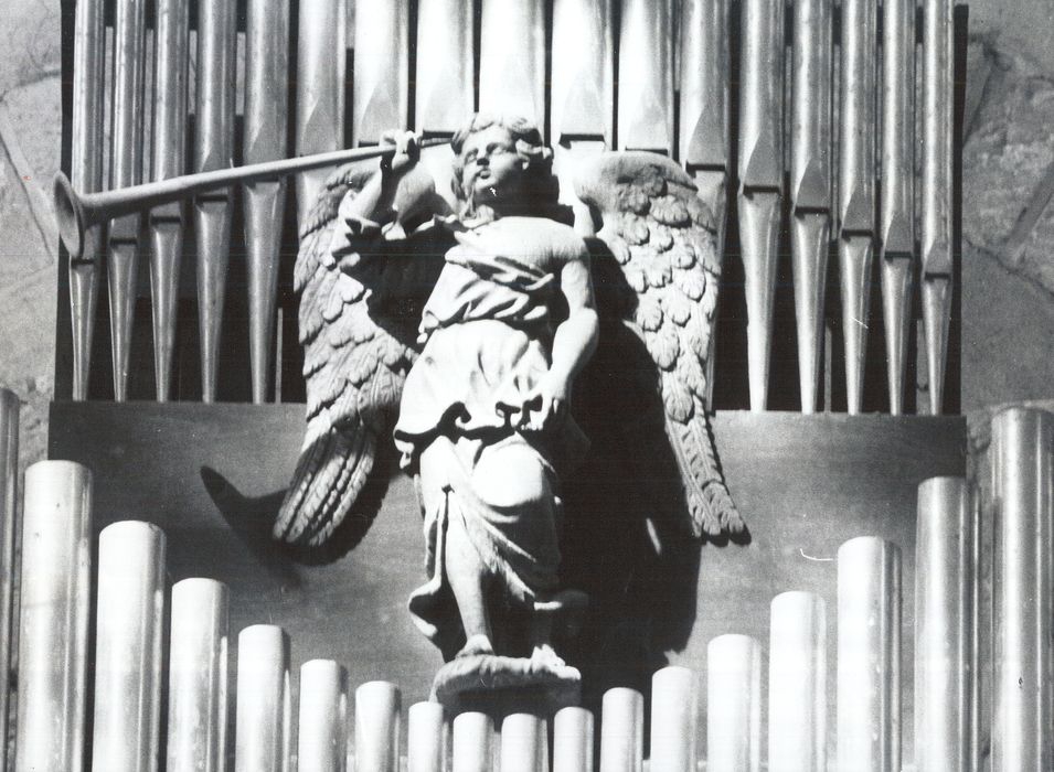 sculpture (fragment du buffet d'orgue) : Ange à la trompette