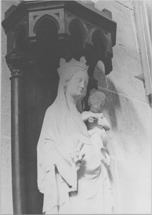 statue : Vierge à l'Enfant, vue partielle - © Ministère de la Culture (France), Médiathèque du patrimoine et de la photographie, diffusion RMN-GP