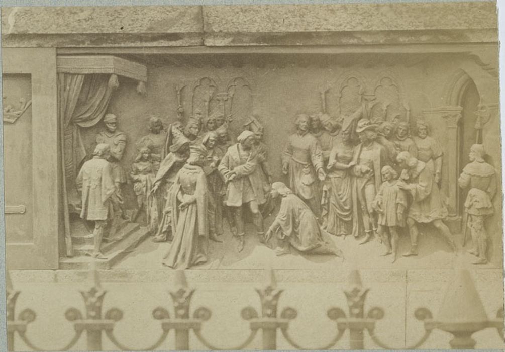 Monument équestre à Jeanne d'Arc, détail d’un des bas-reliefs du socle : Présentation de Jeanne à Charles VII