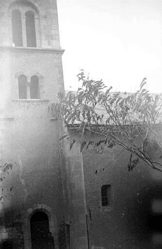 Extérieur : façade ouest, portail d'entrée, tour clocher