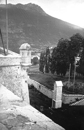 Extérieur : vue plongeante sur le village
