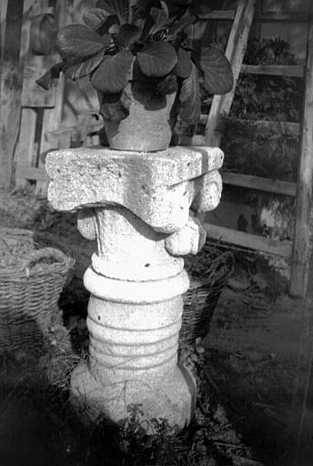 Socle chapiteau, détails